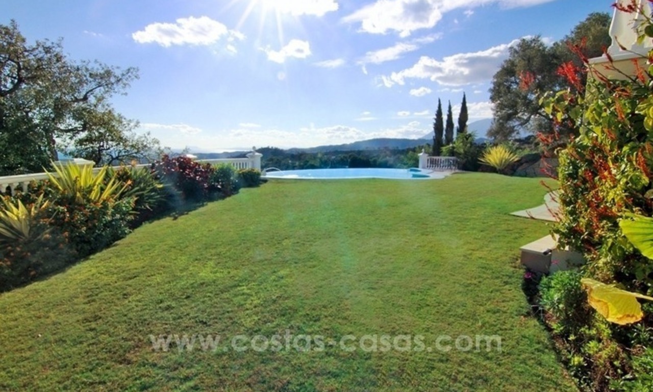 Belle villa de style classique à vendre dans le Complexe Marbella Club Golf 8