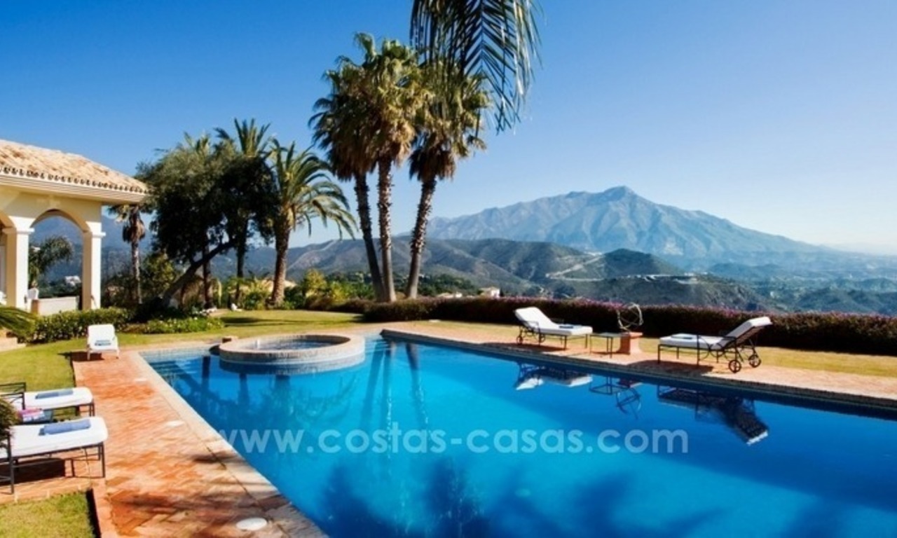 Á vendre: une villa de luxe classique et élégante avec les meilleures vues à El Madroñal - Benahavis 15