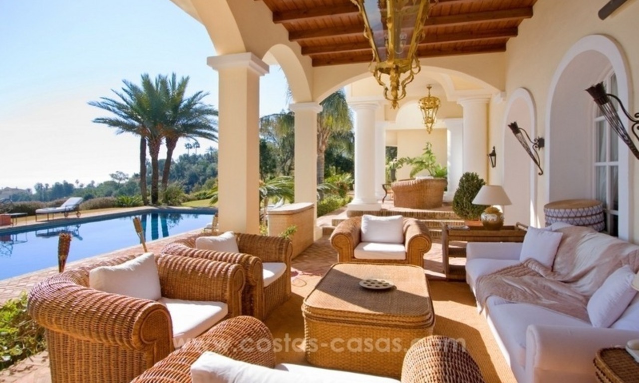 Á vendre: une villa de luxe classique et élégante avec les meilleures vues à El Madroñal - Benahavis 16