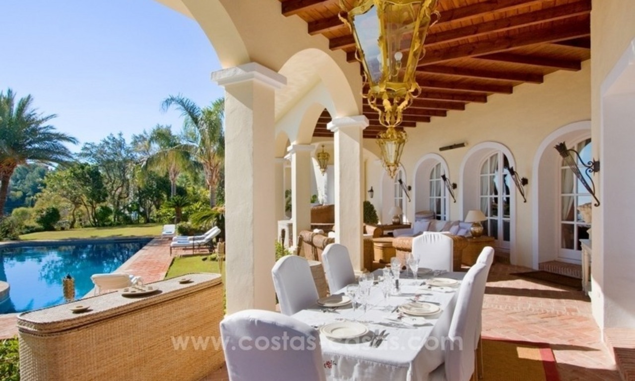 Á vendre: une villa de luxe classique et élégante avec les meilleures vues à El Madroñal - Benahavis 17
