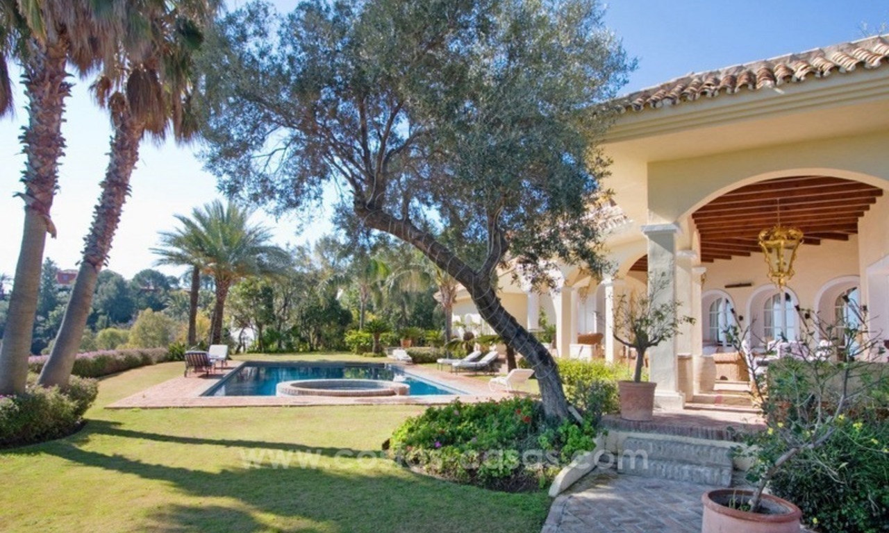 Á vendre: une villa de luxe classique et élégante avec les meilleures vues à El Madroñal - Benahavis 18