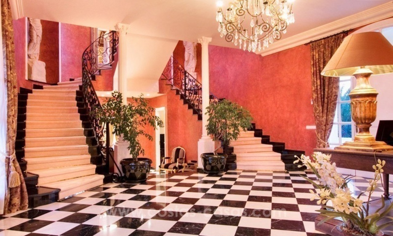 Á vendre: une villa de luxe classique et élégante avec les meilleures vues à El Madroñal - Benahavis 24