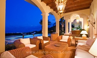 Á vendre: une villa de luxe classique et élégante avec les meilleures vues à El Madroñal - Benahavis 3