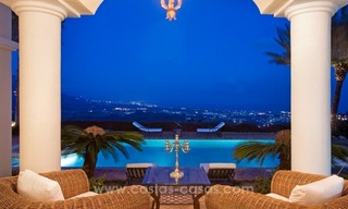Á vendre: une villa de luxe classique et élégante avec les meilleures vues à El Madroñal - Benahavis 2