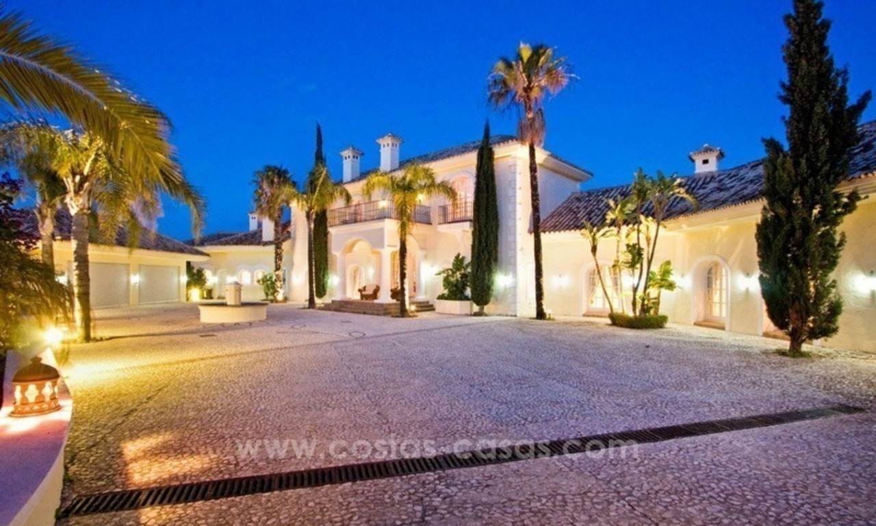 Á vendre: une villa de luxe classique et élégante avec les meilleures vues à El Madroñal - Benahavis 8