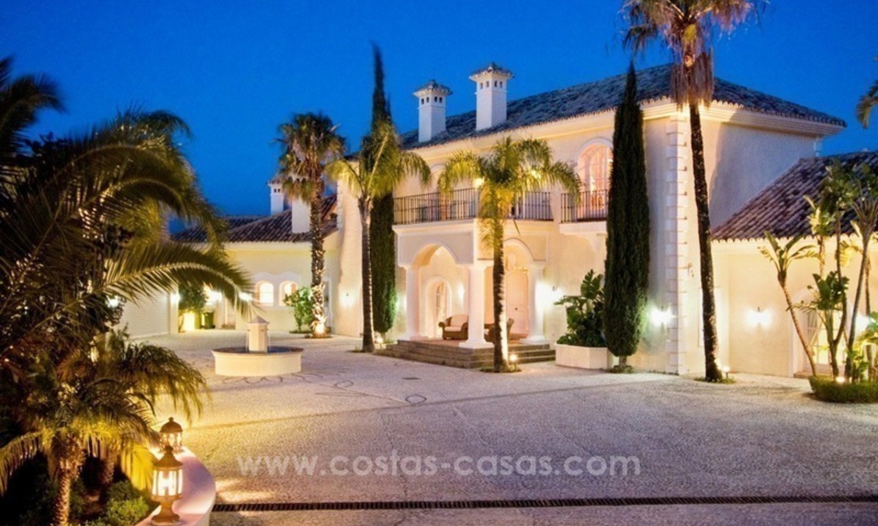 Á vendre: une villa de luxe classique et élégante avec les meilleures vues à El Madroñal - Benahavis 9