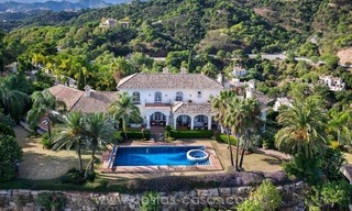 Á vendre: une villa de luxe classique et élégante avec les meilleures vues à El Madroñal - Benahavis 1
