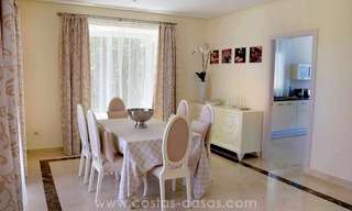 Villa de luxe entièrement rénovée à vendre à Estepona 21