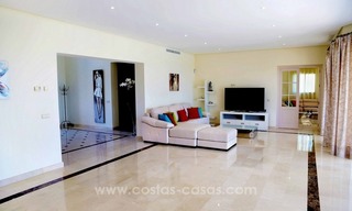 Villa de luxe entièrement rénovée à vendre à Estepona 17