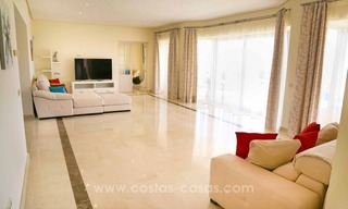 Villa de luxe entièrement rénovée à vendre à Estepona 20