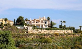 Villa de luxe entièrement rénovée à vendre à Estepona 1
