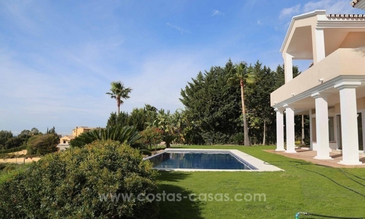 Villa de luxe entièrement rénovée à vendre à Estepona 10