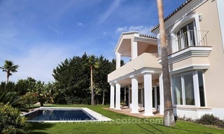 Villa de luxe entièrement rénovée à vendre à Estepona 11