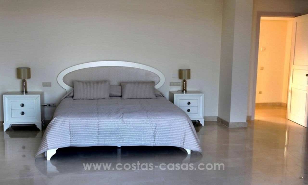 Villa de luxe entièrement rénovée à vendre à Estepona 32