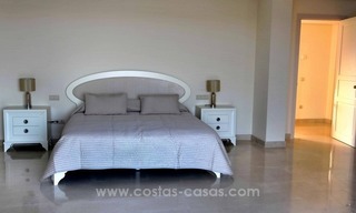 Villa de luxe entièrement rénovée à vendre à Estepona 32