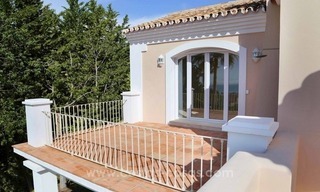 Villa de luxe entièrement rénovée à vendre à Estepona 40