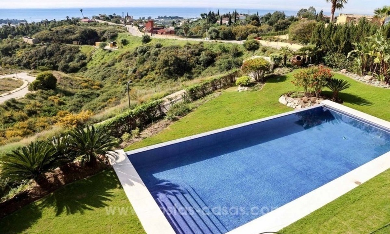 Villa de luxe entièrement rénovée à vendre à Estepona 44