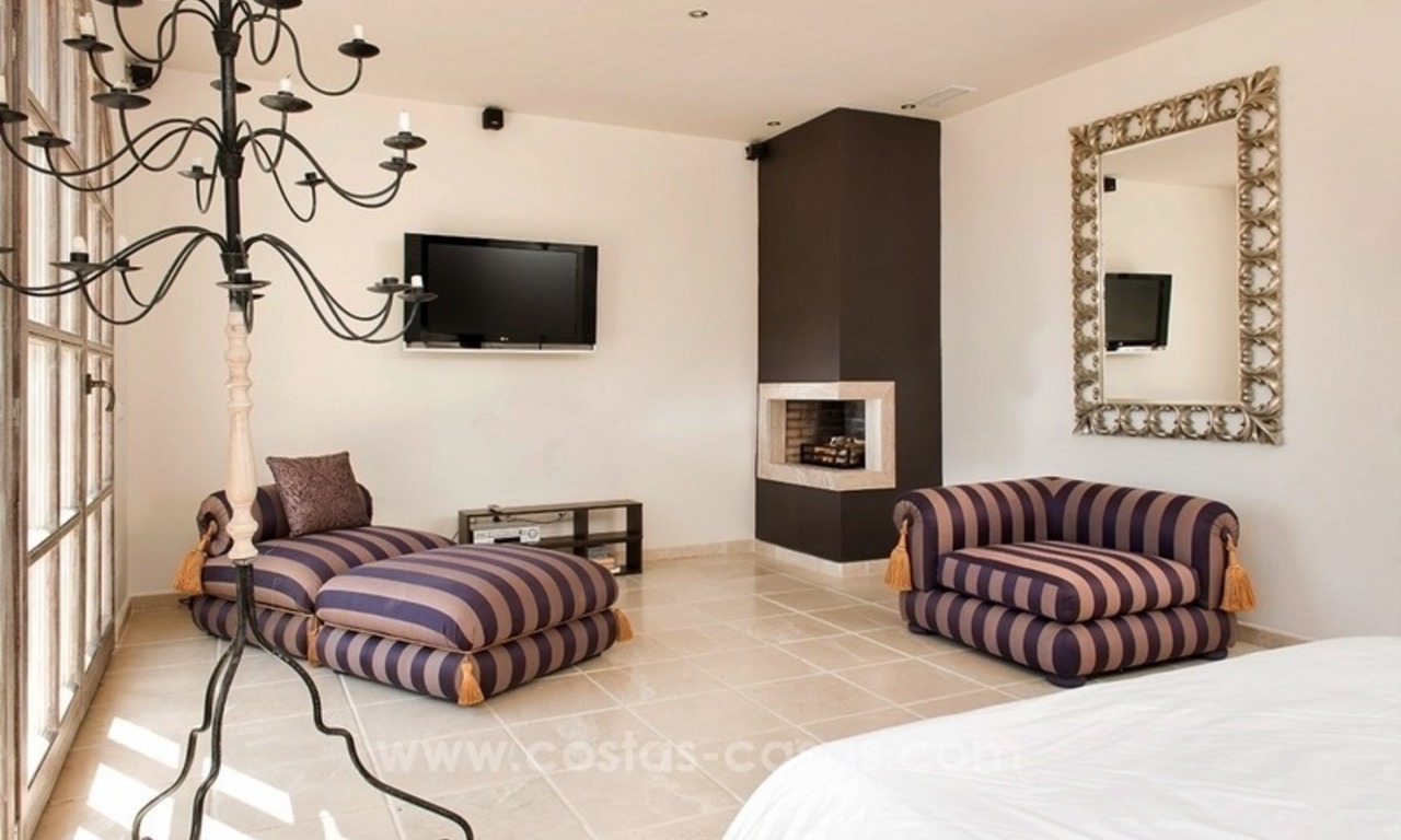 Une villa moderne et confortable à vendre avec une excellente vue sur la mer, El Madroñal, Benahavis - Marbella 9