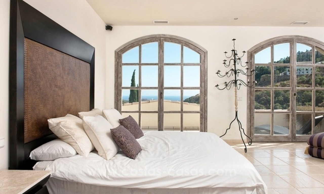 Une villa moderne et confortable à vendre avec une excellente vue sur la mer, El Madroñal, Benahavis - Marbella 8