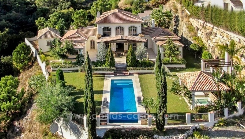 Une villa moderne et confortable à vendre avec une excellente vue sur la mer, El Madroñal, Benahavis - Marbella