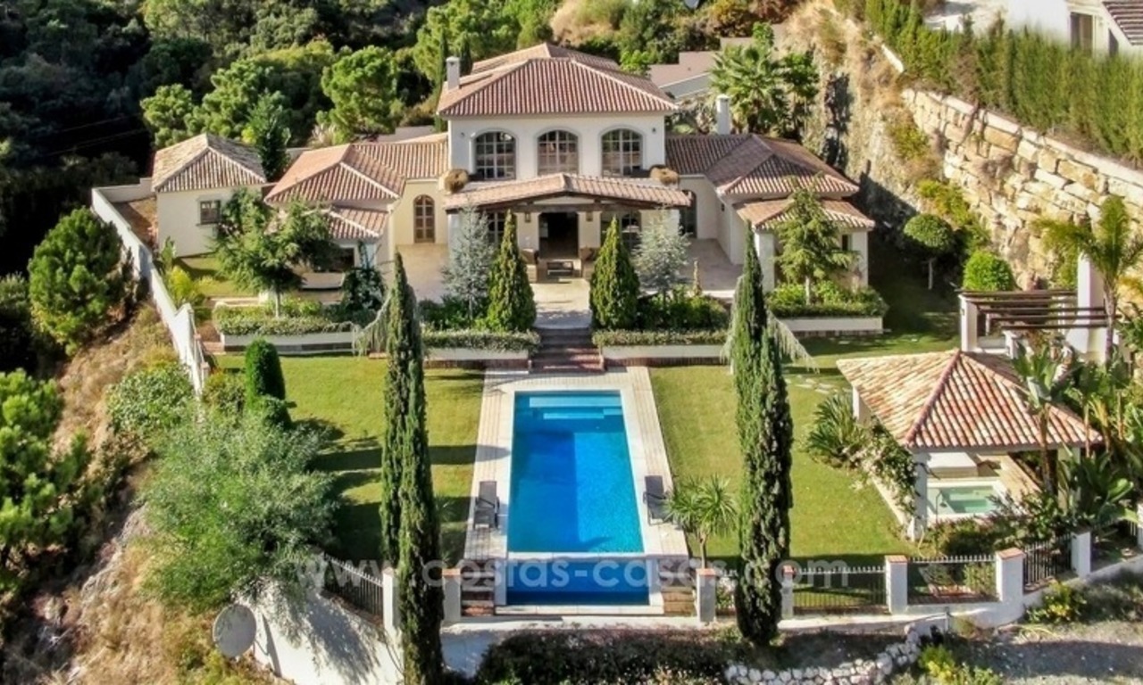 Une villa moderne et confortable à vendre avec une excellente vue sur la mer, El Madroñal, Benahavis - Marbella 0