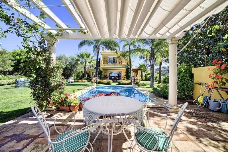 Villa à vendre à l’Est de Marbella avec une belle vue panoramique sur la mer