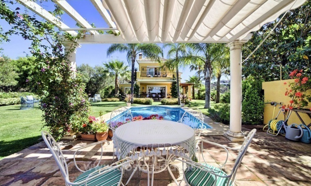 Villa à vendre à l’Est de Marbella avec une belle vue panoramique sur la mer 0