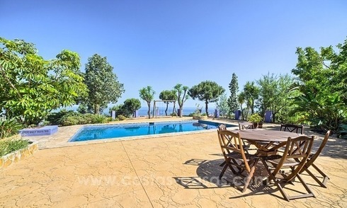 Finca - Villa à vendre à Estepona avec vue panoramique sur la mer 