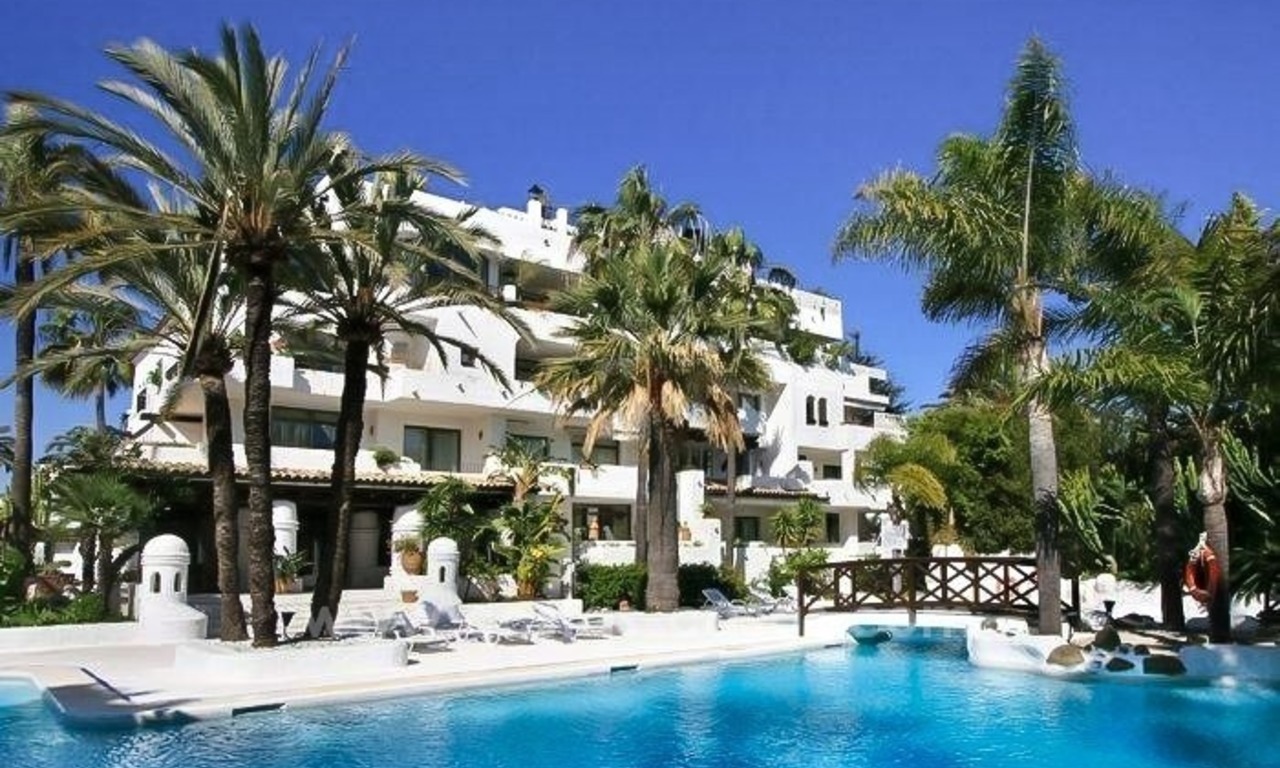Opportunité! Appartement penthouse à vendre, en bord de mer à Puerto Banus, Marbella 0