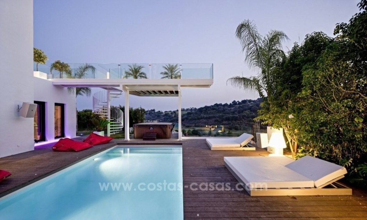Villa de style moderne exclusive à vendre dans la région de Marbella - Benahavis 2