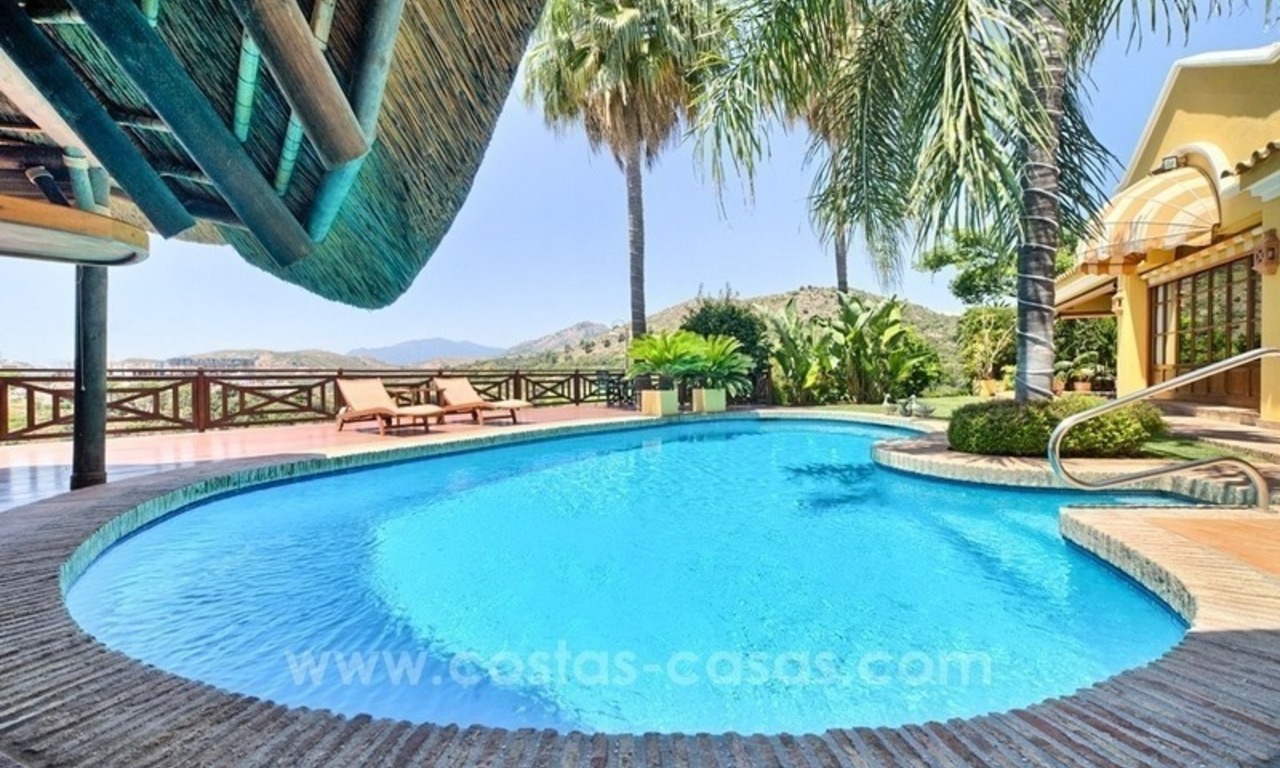 Villa à vendre dans une communauté fermée, avec vue sur la mer à Benahavis - Marbella 7