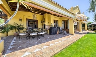 Villa à vendre dans une communauté fermée, avec vue sur la mer à Benahavis - Marbella 8