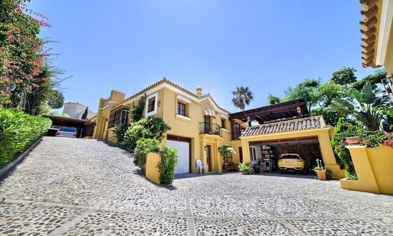 Villa à vendre dans une communauté fermée, avec vue sur la mer à Benahavis - Marbella 10