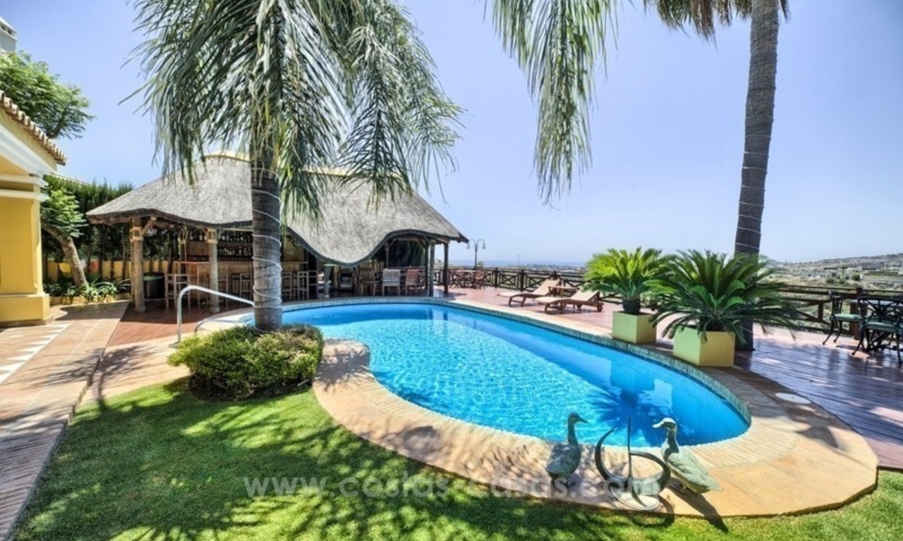 Villa à vendre dans une communauté fermée, avec vue sur la mer à Benahavis - Marbella 2
