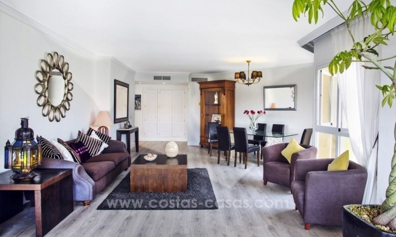 Appartement de golf de 3 chambres rénové à vendre à Elviria, Marbella 2