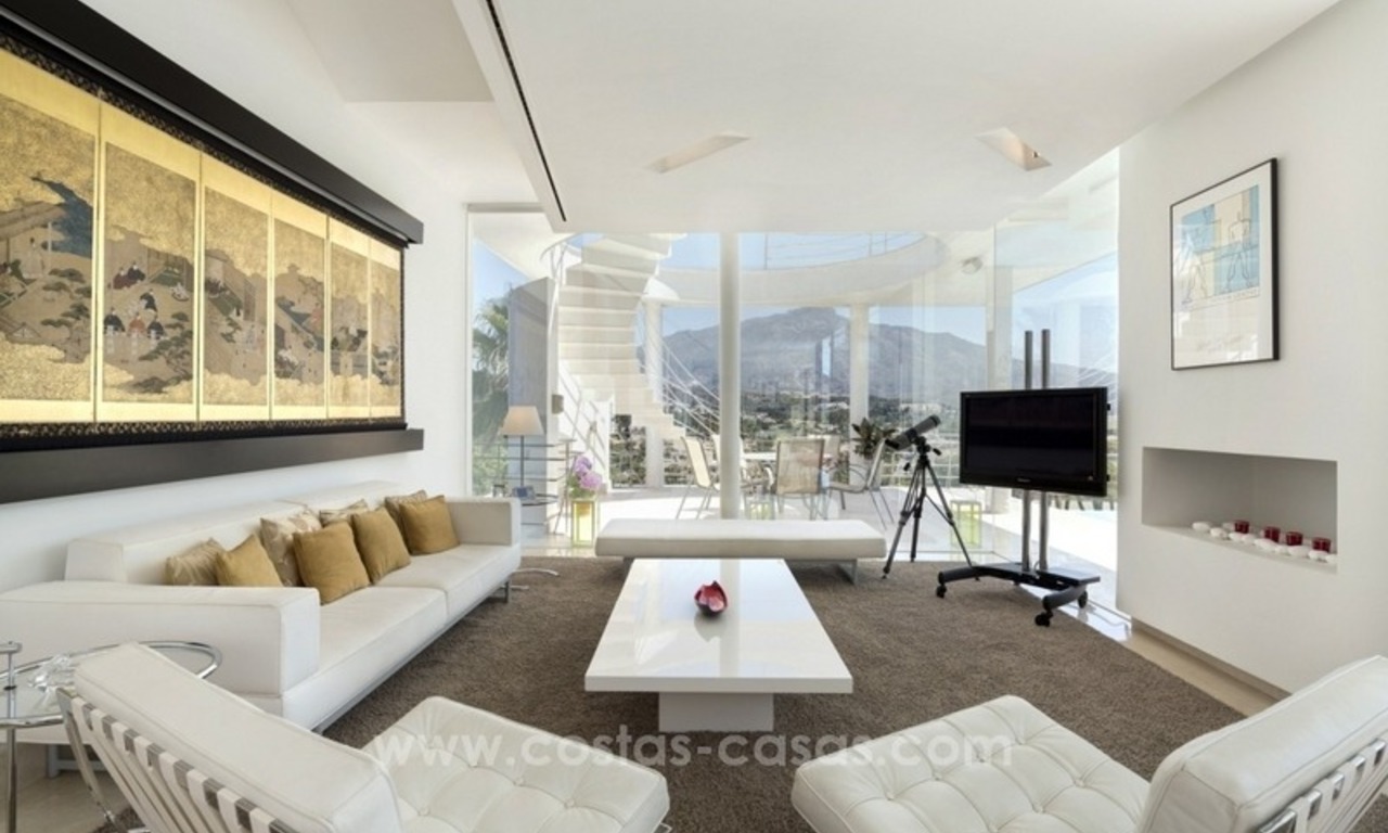 À vendre à Nueva Andalucia, Marbella: Villa de design avec vue panoramique sur le golf, la mer et la montagne 5