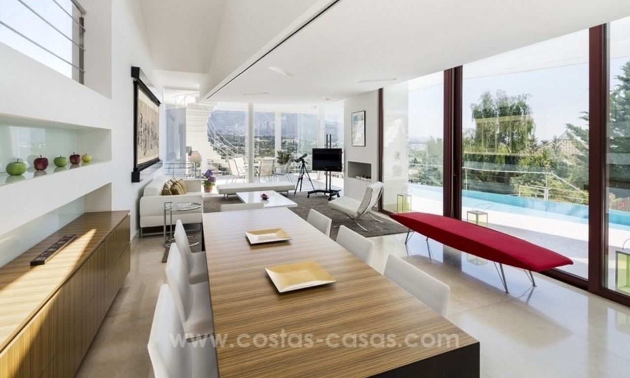 À vendre à Nueva Andalucia, Marbella: Villa de design avec vue panoramique sur le golf, la mer et la montagne 6