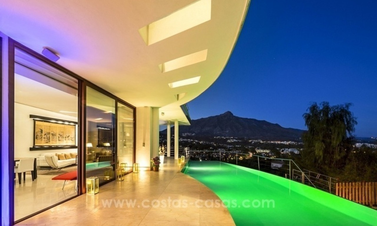 À vendre à Nueva Andalucia, Marbella: Villa de design avec vue panoramique sur le golf, la mer et la montagne 13
