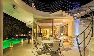 À vendre à Nueva Andalucia, Marbella: Villa de design avec vue panoramique sur le golf, la mer et la montagne 14
