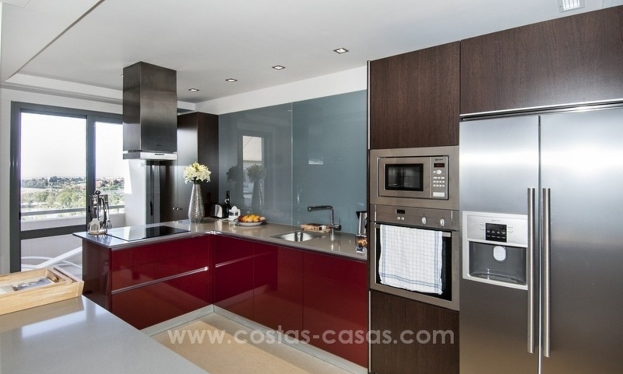 Penthouse appartement contemporain de luxe dans une zone de golf à vendre à Marbella - Benahavís 17