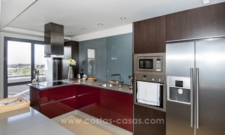 Penthouse appartement contemporain de luxe dans une zone de golf à vendre à Marbella - Benahavís 17
