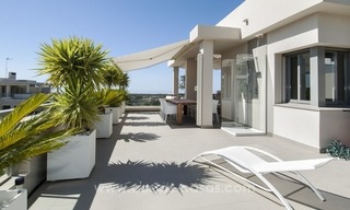 Penthouse appartement contemporain de luxe dans une zone de golf à vendre à Marbella - Benahavís 12