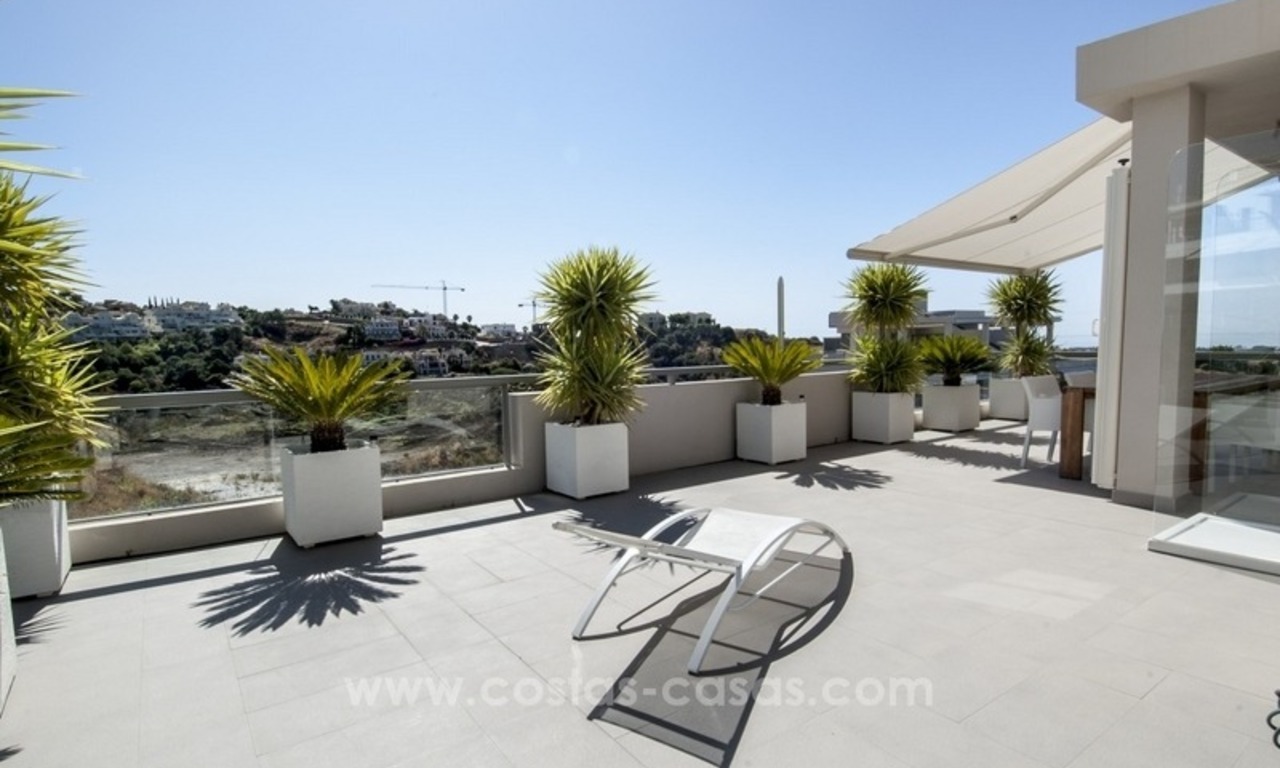 Penthouse appartement contemporain de luxe dans une zone de golf à vendre à Marbella - Benahavís 11
