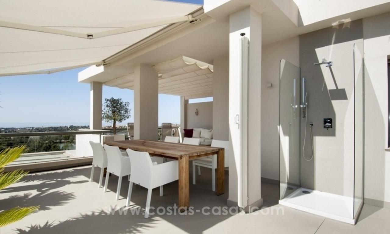 Penthouse appartement contemporain de luxe dans une zone de golf à vendre à Marbella - Benahavís 10