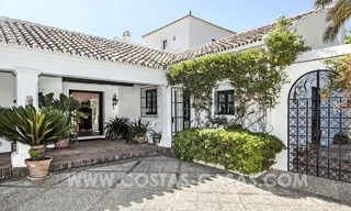 À vendre Marbella - Benahavis: Superbe villa avec un charme provençal en exclusivité a El Madroñal avec vue exceptionnelle sur la mer 3