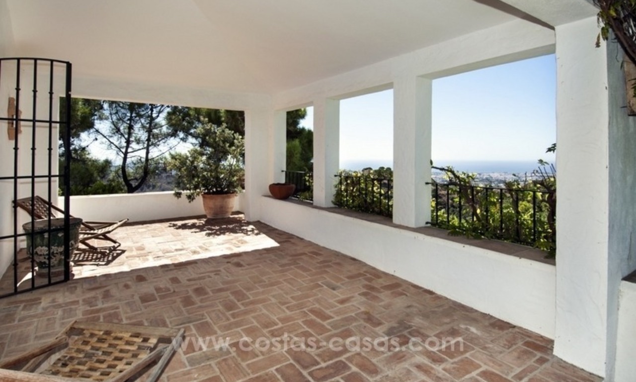 À vendre Marbella - Benahavis: Superbe villa avec un charme provençal en exclusivité a El Madroñal avec vue exceptionnelle sur la mer 15