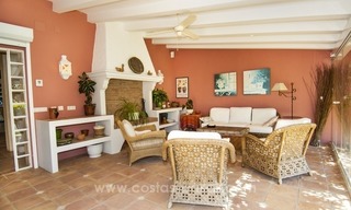 À vendre Marbella - Benahavis: Superbe villa avec un charme provençal en exclusivité a El Madroñal avec vue exceptionnelle sur la mer 9