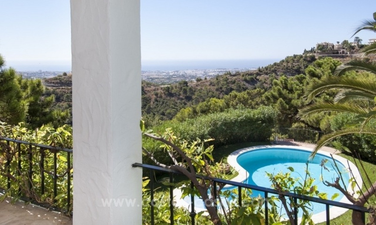 À vendre Marbella - Benahavis: Superbe villa avec un charme provençal en exclusivité a El Madroñal avec vue exceptionnelle sur la mer 16