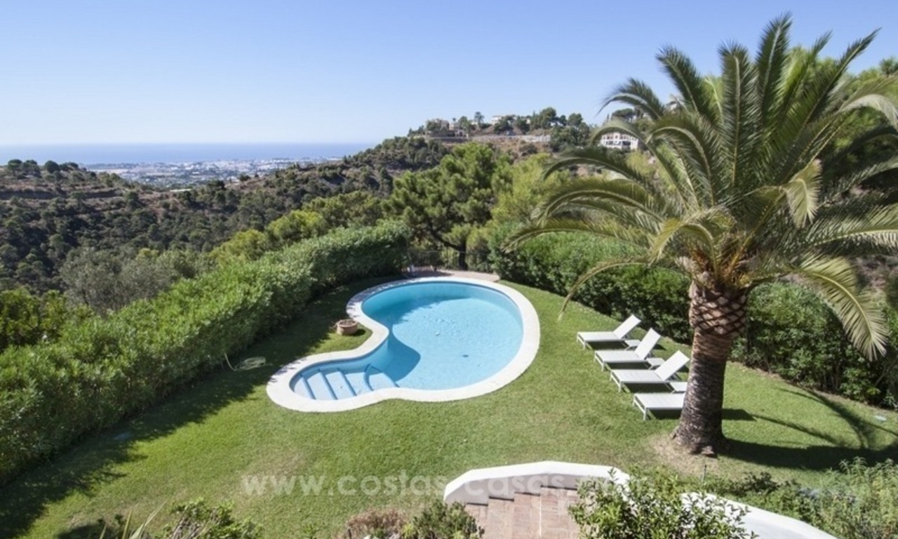 À vendre Marbella - Benahavis: Superbe villa avec un charme provençal en exclusivité a El Madroñal avec vue exceptionnelle sur la mer 23