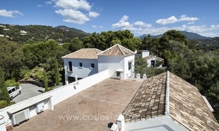 À vendre Marbella - Benahavis: Superbe villa avec un charme provençal en exclusivité a El Madroñal avec vue exceptionnelle sur la mer 30
